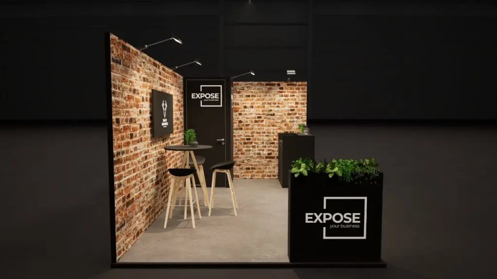 Beursstand met bakstenen beurswanden, balie, presentatiescherm en zitgedeelte voor een sfeervolle en professionele beurs-presentatie.