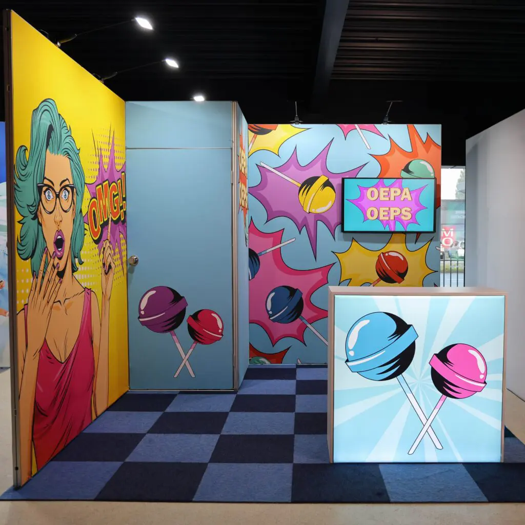 Pop art beursstand met kleurrijke stripillustraties, tekst OEPA OEPS en lolly graphics van BlackReindeer
